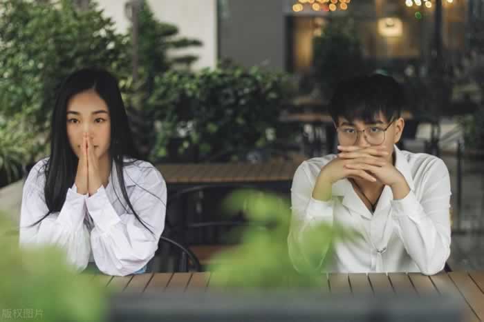 分手后还能做朋友，挽回几率大吗？应该这样挽回前任才能成功复合_嘉待情感