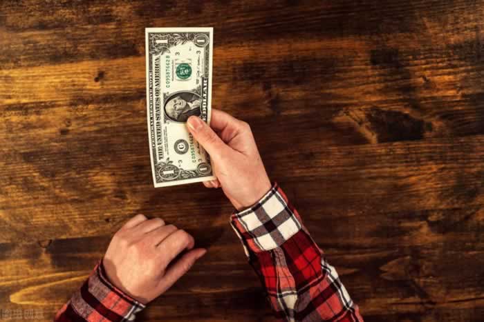 分手后要不要还钱给前任？挽回这样做能创造联系机会_嘉待情感