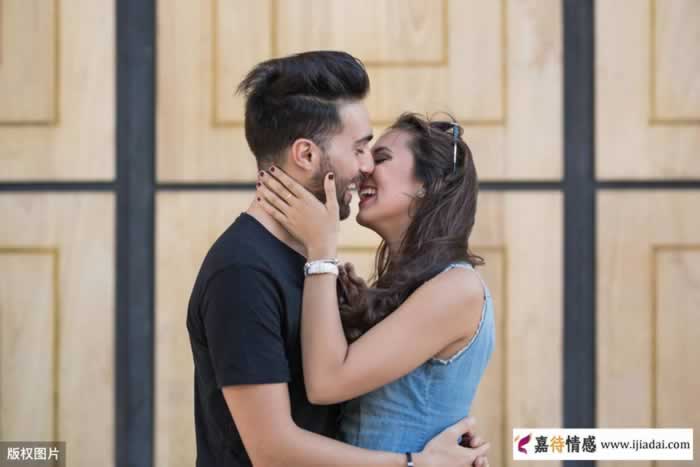 40岁的男人为什么宁可出轨也不离婚？三个中年男人说出了心里话_嘉待情感