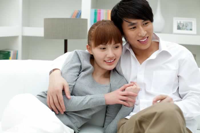 和前男友分手了，爱上前任的共同好友，姐弟恋有希望在一起吗？_嘉待情感