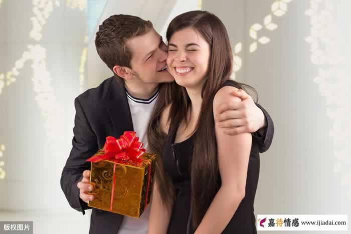 中年女人暗恋男人会有这几种表现方式，这6个细节可以看得出来_嘉待情感