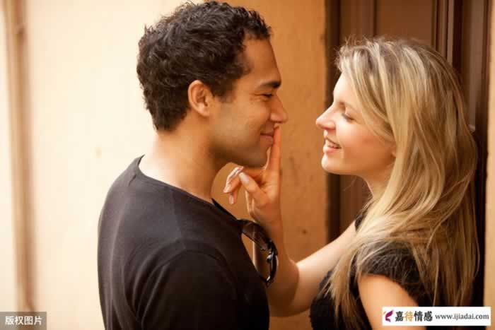 步入中年的男人哪怕再孤寂，实在没必要和这些人联系_嘉待情感