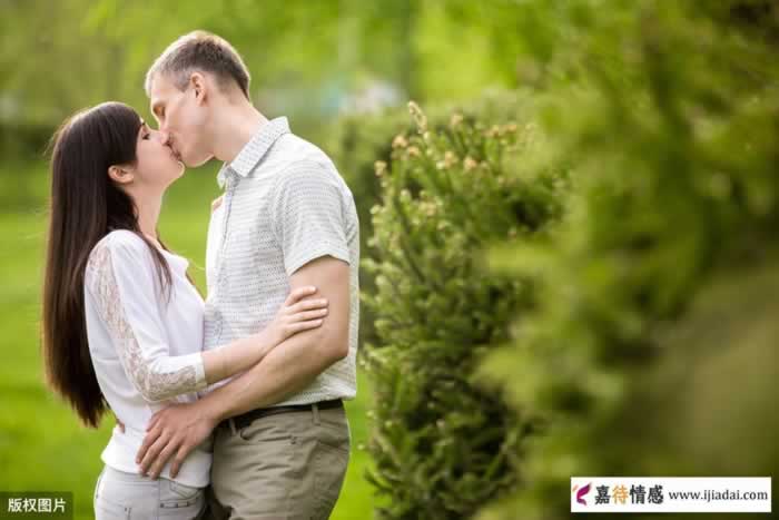 40岁以后多数男人容易和这四种女人发生联系_嘉待情感