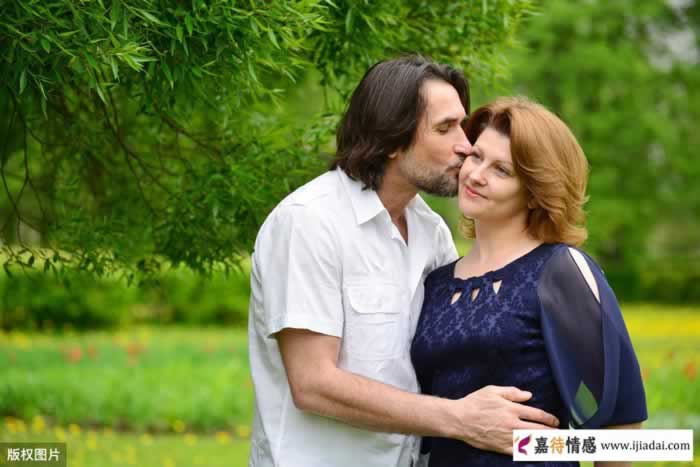 40岁以后多数男人容易和这四种女人发生联系_嘉待情感