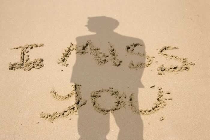 分手后男生大概多久会想念前任，甚至会主动去找前任复合呢？_嘉待情感