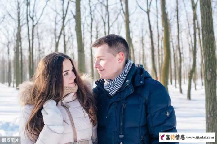 娶了情人的再婚男人现在过得好吗？中年男人含泪说了心里话_嘉待情感