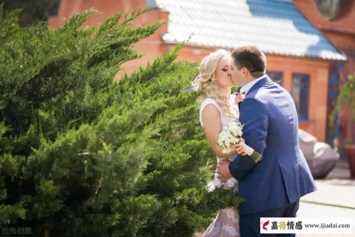 当中年女人放不下你时不一定会联系你，但会不自觉地有这4个表现_嘉待情感