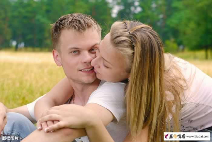 让中年女人动情的男人，都有这三把刷子你有吗？_嘉待情感