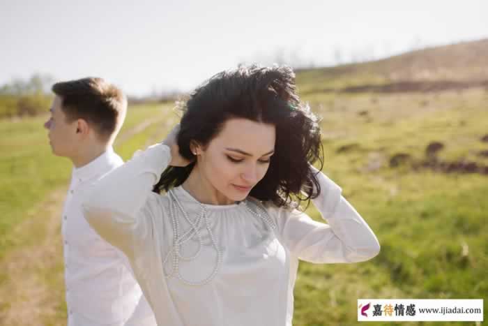 女人有这4个“心虚”的表现，表明她已经不在乎你了_嘉待情感