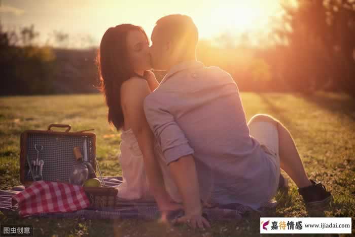 男人越是这样主动大多女人会越心动，男人要知道_嘉待情感