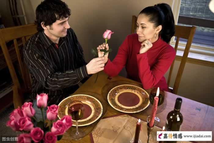 频繁对你做这三件事的女人，表面不在乎，内心多半“动了情”_嘉待情感