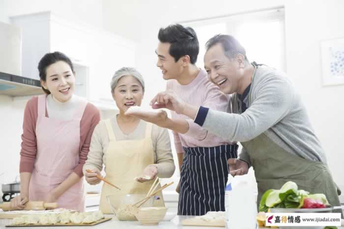 男人五十多岁了为什么粘人_嘉待情感