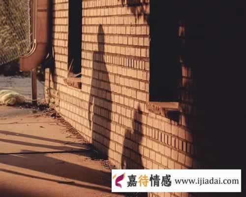 老婆背叛了我出轨我该怎么办？从这三个方面思考绝对有帮助！_嘉待情感